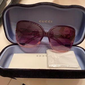 Gucci sunglasses large frame heart GG mint case
